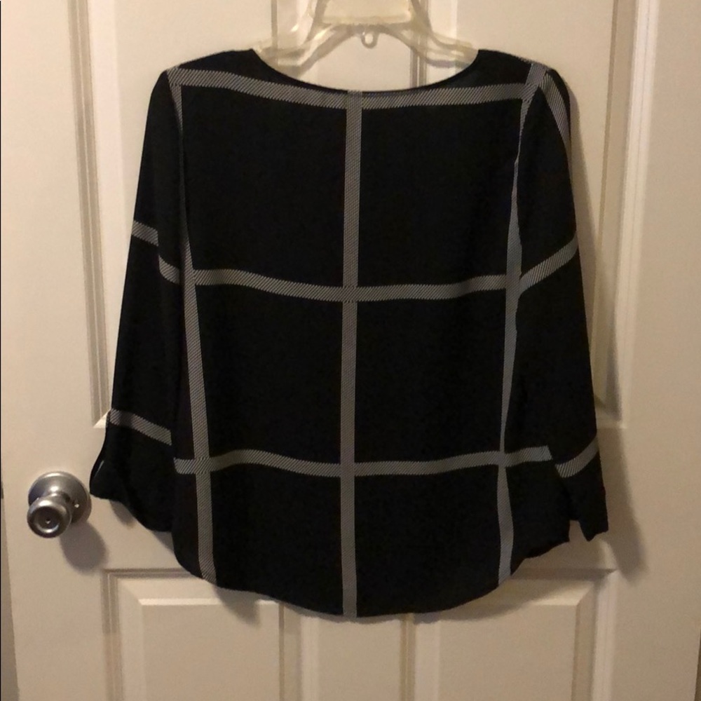 Beautiful blouse! - Picture 4 of 4